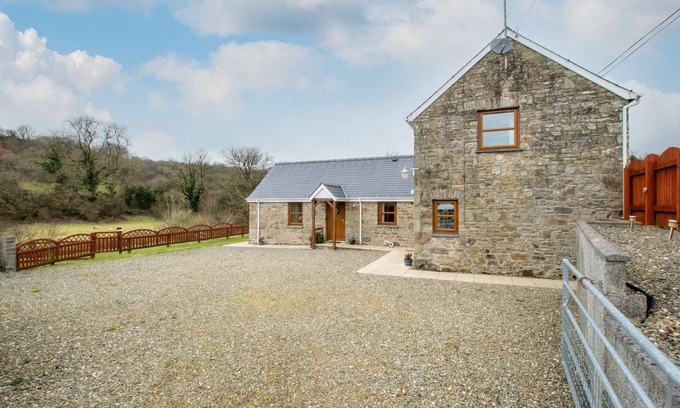 Llandysul Casa | Murmur y Ceri - Tres Habitaciones Casa, Capacidad 6