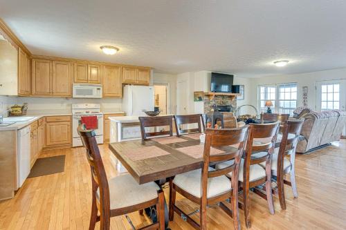 Unaka Casa | Murphy Home with Mountain View 15 Mi to Ocoee River