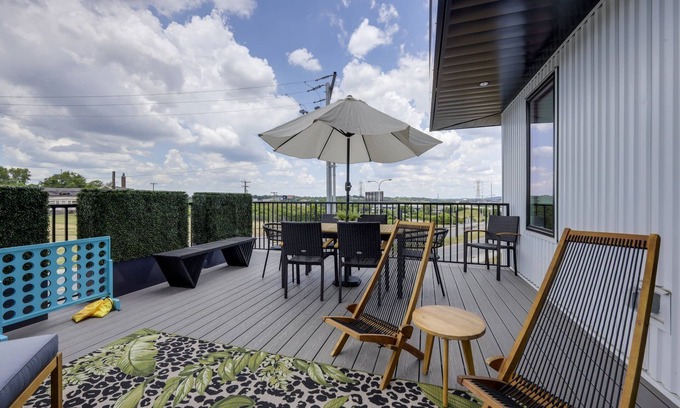 Rolling Mill Hill Apartamento | MUSE 1000 sqft Private Deck! Rooftop+Gym, Grill, Elevator, Free St Pk, Walk 2 DT