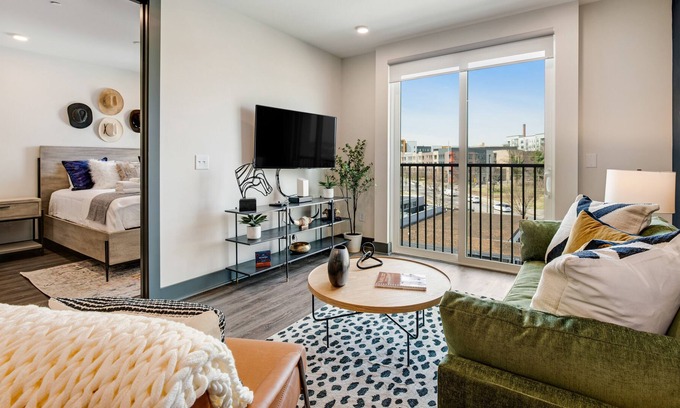 Rolling Mill Hill Condominio | Muse | City-view condo with high speed WiFi, central AC, & rooftop lounge