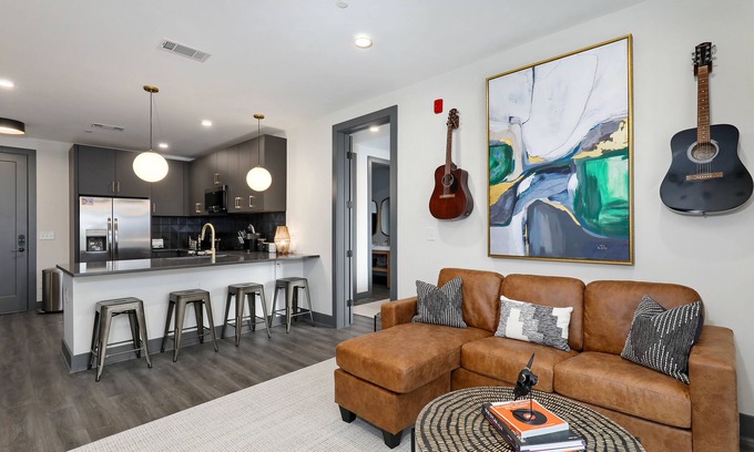 Rolling Mill Hill Condominio | Muse | City-view condo with central AC, balcony & onsite gym