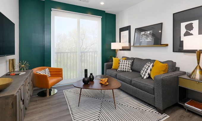 Rolling Mill Hill Condominio | Muse | City-View Condo, rooftop lounge, gym, 10 min walk to downtown