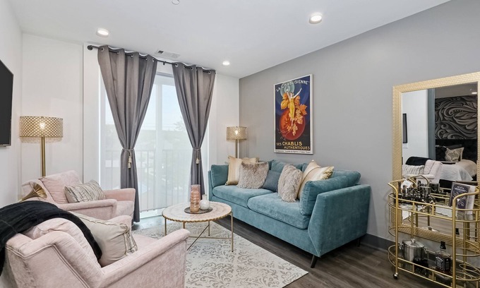 Rolling Mill Hill Condominio | Muse | Classy downtown condo with AC, rooftop lounge & fitness room