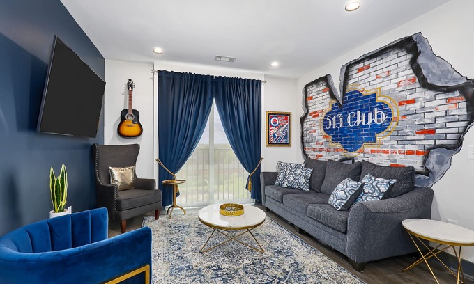 Rolling Mill Hill Condominio | Muse | Rockstar downtown condo with private balcony, central AC & gym