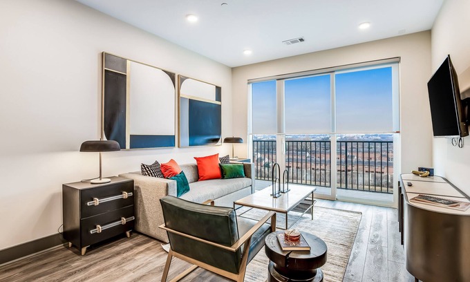 Rolling Mill Hill Condominio | Muse - Stylish & contemporary 5th floor condo in downtown w/WiFi, balcony