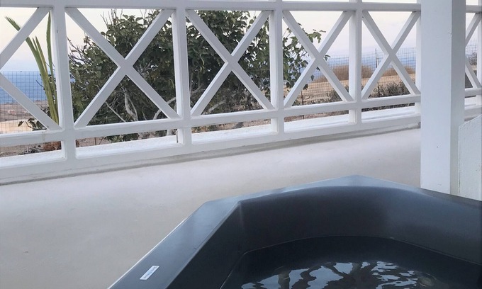 Oia Apartamento | Muses Cycladic Suites - Compact Two-Bedroom Apartment with Outdoor Hot Tub