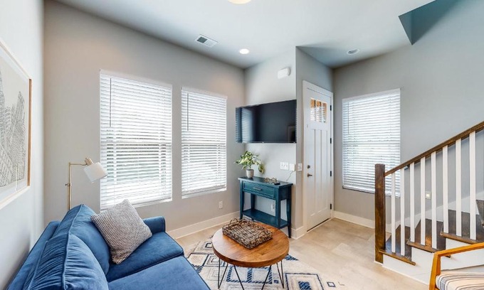 Hadley - Washington Casa | Music Chic & Retro Heights