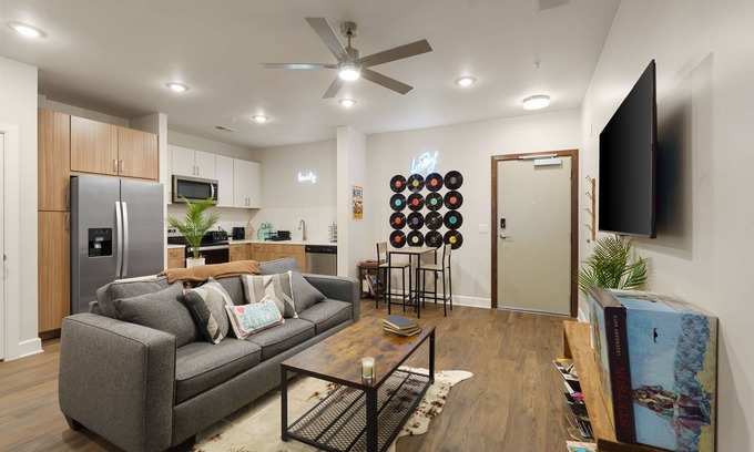 Eighth Avenue Apartamento | "Music City Vintage in The Gulch" - Spacious 1 Bedroom Apt. Close to Broadway