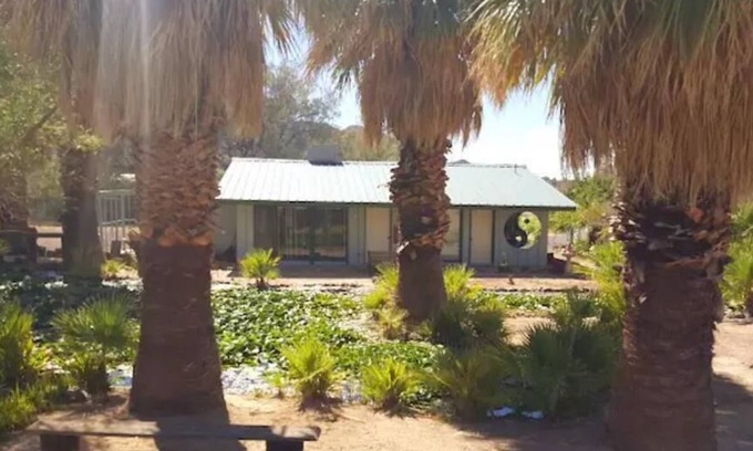 Newberry Springs Cabaña | Music Cottage on the Pond