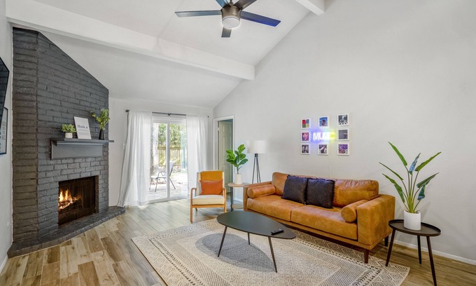 Panther Creek Casa | Music inspired Modern stay in The Woodlands.