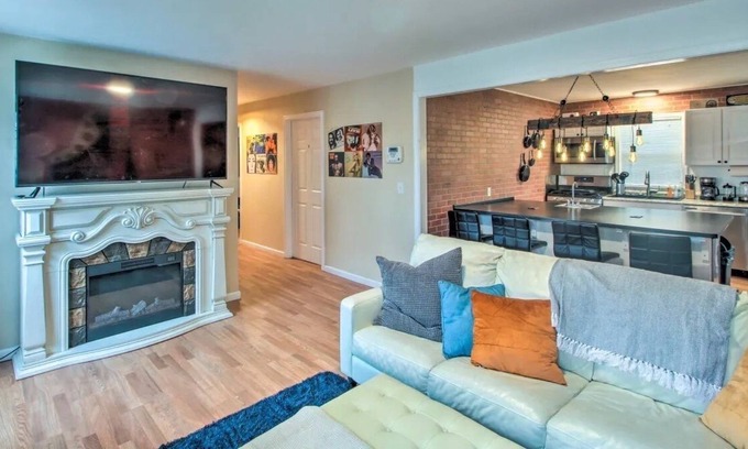 Rosedale Casa | Music themed, walking distance to Westport and KU Med!!
