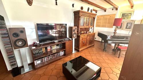 Fino Mornasco Apartamento | Musicians Mansion Apartment