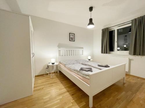 Simmering Apartamento | MUZETA11 - Modern Town Apartment with Balcony