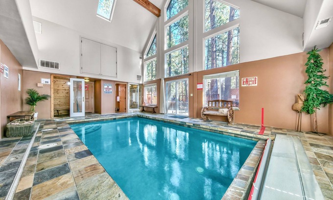 South Lake Tahoe Casa | Mv11 Lake tahoe estate with heated pool