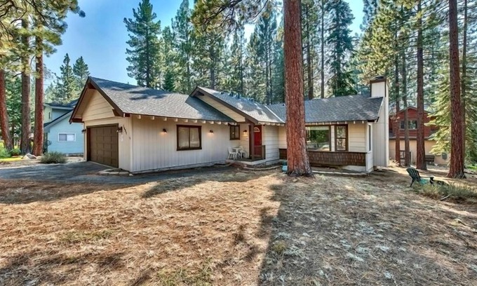 Montgomery Estates Chalet De Esquí | MV39 South Lake Tahoe Cabin with Hot tub, tech friednly great wifi! VHR21-0029