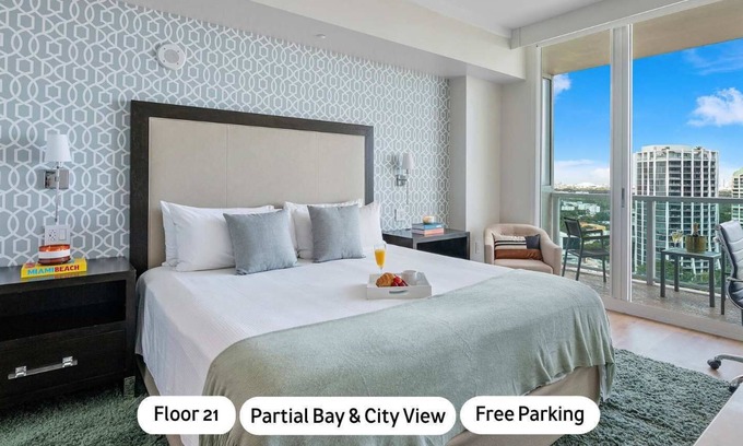 Coconut Grove Apartamento | MVR Don-t Miss Out on This Luxury Suite