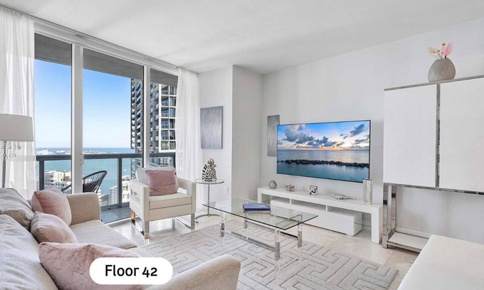 Downtown Miami Apartamento | MVR - Ocean & River Views, Boutique Apt, SPA, Pool