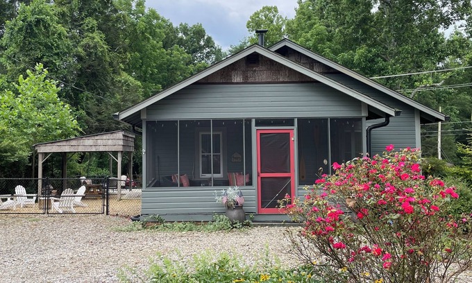 Tuxedo Cabaña | My Happy Place: Updated. Fenced Yard. Screened Porch. Fire Pit. Pet Friendly.