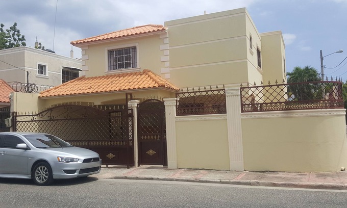 Los Frailes Casa | Mi casa es muy grande y la zona es tranquila y segura.