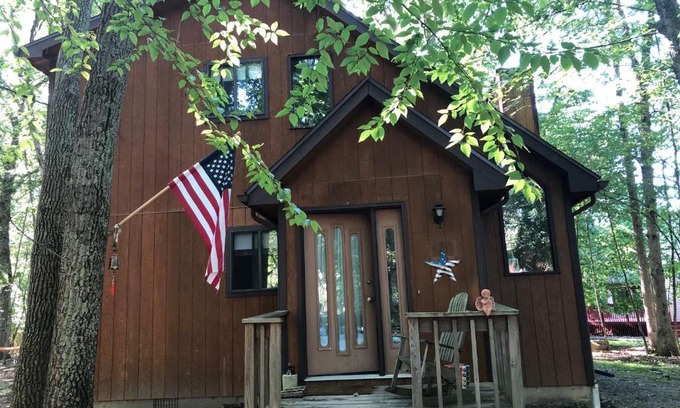 East Stroudsburg Casa | My Little Flagship Cabin
