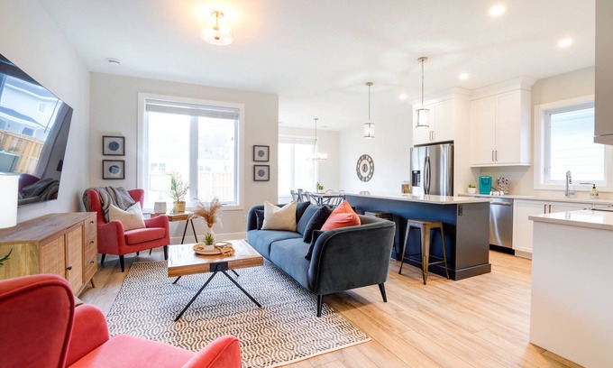 Port Stanley Casa | My Mom's Cottage - Enjoy Small Town Beach Living!