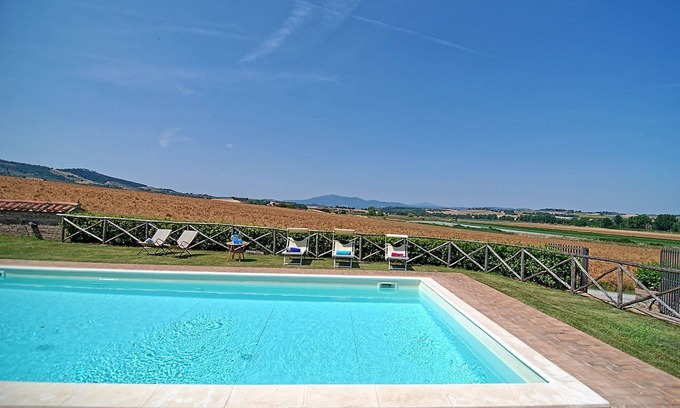 Paciano Villa | Casale Umbro es una encantadora propiedad en el campo de Umbría, con piscina privada, 8 dormitorios o 6 baños