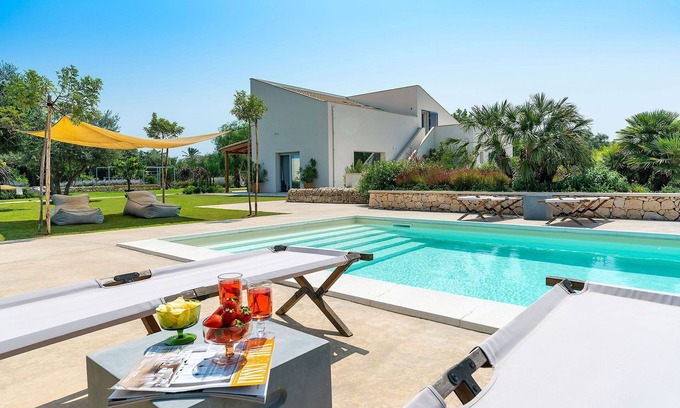Avola Villa | Villa en Avola con 6 habitaciones, capacidad 12
