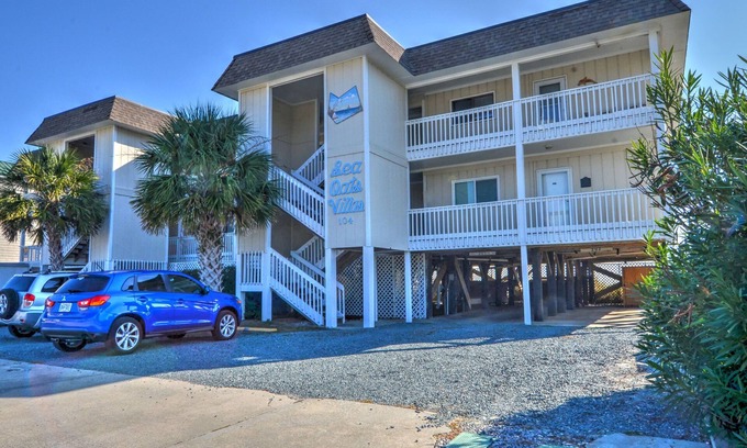 Holden Beach Condominio | "My Sunshine" es un hermoso condominio frente al mar en el segundo piso que ofrece 2 dormitorios y 2 baños en una ubicación fantástica en el East End.
