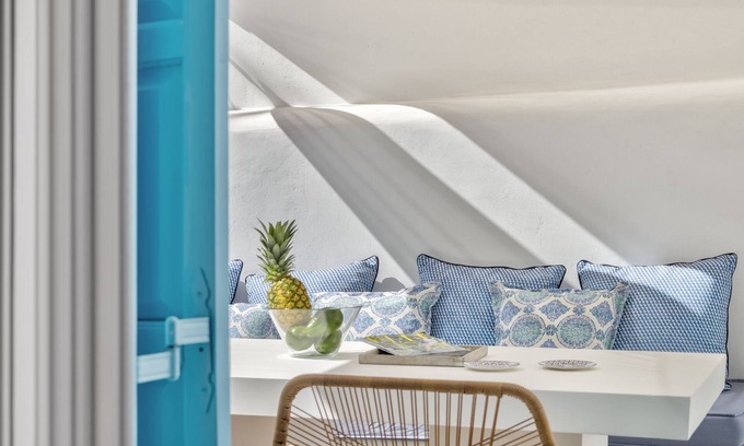 Psarou Casa | Mykonian Mews