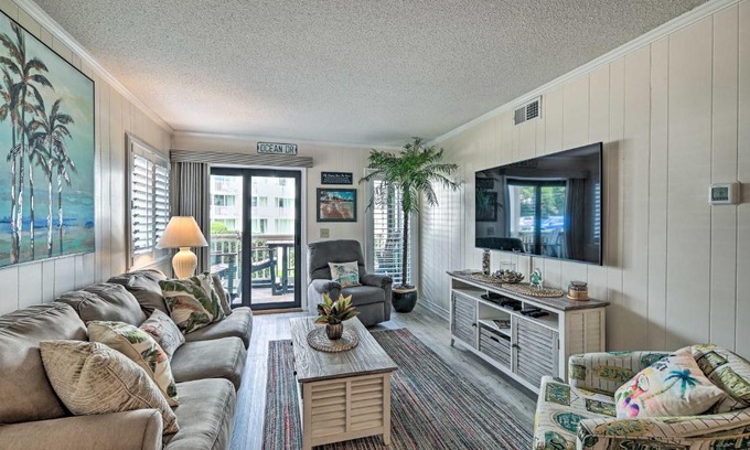 Myrtle Beach Apartamento | Myrtle Beach Condo with On-Site Pool and Beach Access