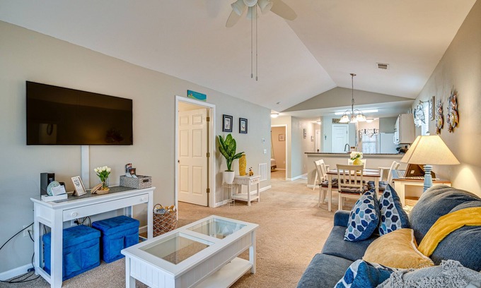 Carolina Forest Condominio | Myrtle Beach Golf Course Condo w/ Pool Access!