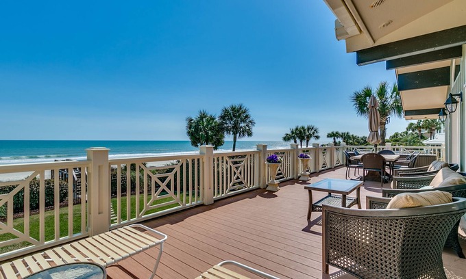 Myrtle Beach Casa | ¡Magnífico! 5 Dormitorio 4. 5 Bath Beach Home w / Pool ~ Hot Tub ~ Game Room ~ Balcón!