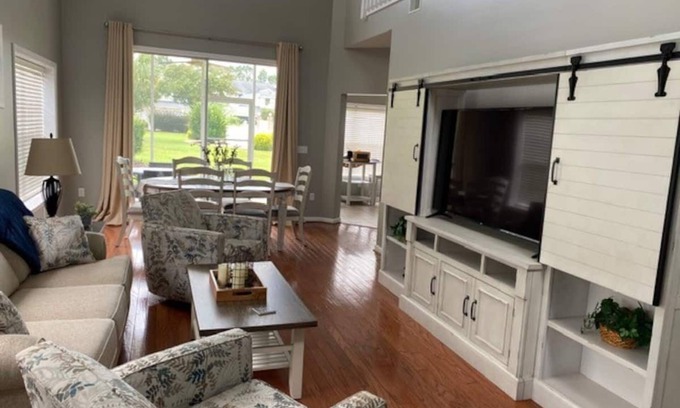 Red Hill Condominio | Myrtle Beach Townhome on Legends Golf & Resort
