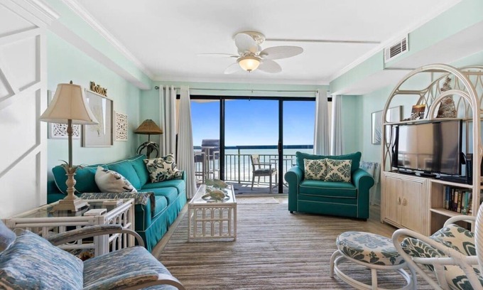 Cherry Grove Beach Condominio | Myrtle Beach Oceanfront Condo with Pool Access!
