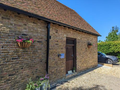 Hernhill Casa | Myrtle Stables - converted, self-contained, countryside