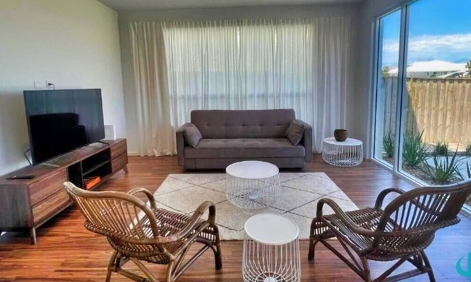Catherine Hill Bay Casa | Mysig by the Bay - Modern home short walk to beach