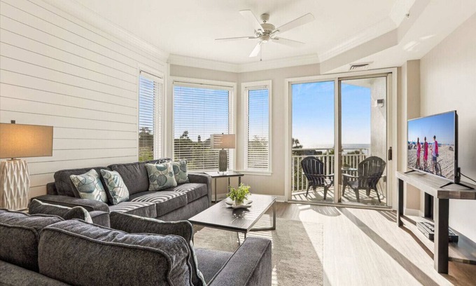 North Forest Beach Condominio | MyStay at SeaCrest 2313 | Ocean Views, Pools, Pool Bar Jim’s & Steps to Coligny