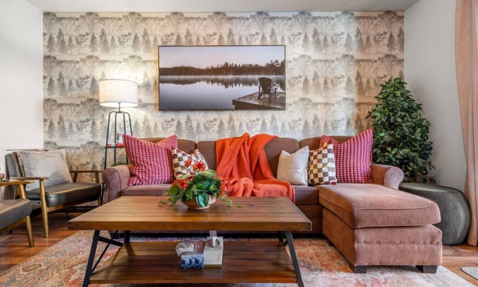 Canmore Chalet De Esquí | Mystic 2BR Canmore Retreat w/ Pool, Hot Tub + BBQ
