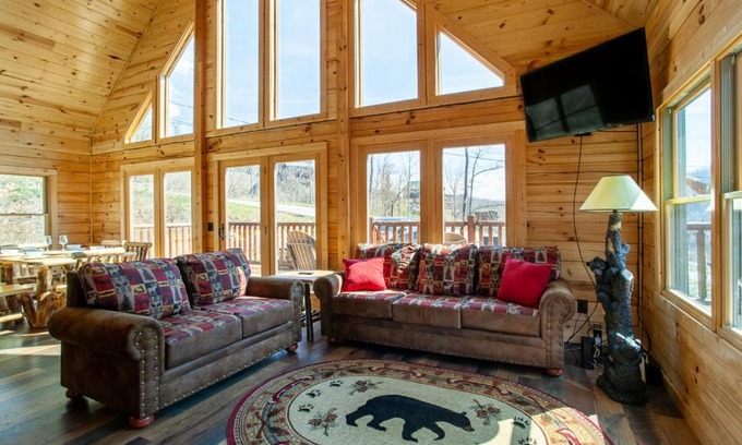 Gatlinburg Casa | Mystic Mountain Cabin View Grill Fire Pit