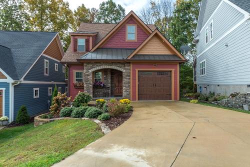 Black Mountain Casa | Mythical Manor Tudor-style Cottage 5 Min. from Downtown Black Mtn!
