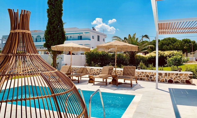 Faliraki Villa | Mythos villa! ¡Una villa privada en el corazón de Faliraki!