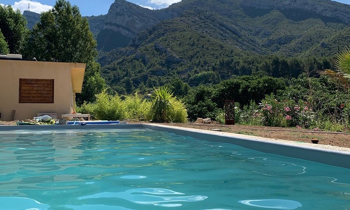 Roquevaire Casa | N Bottom of villa with heated pool