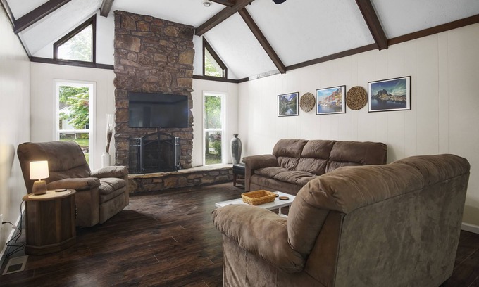 Jackson Casa | N. Jackson Home Sleeps 8 Near Union Univ. & I-40