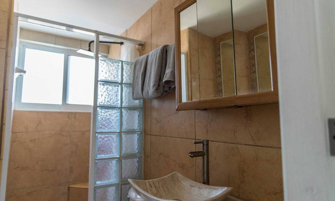 Las Playas Apartamento | n3BR/2BA Condo With Pool & AC – Steps to the Beach