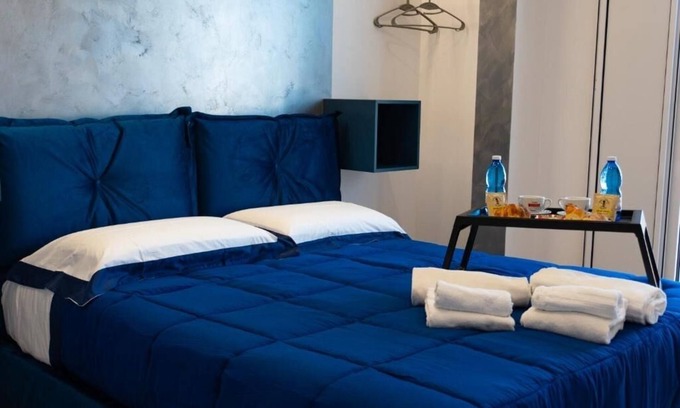 Montecalvario Casa | NA Beautiful View Rooftop-B&B - King Room with Balcony