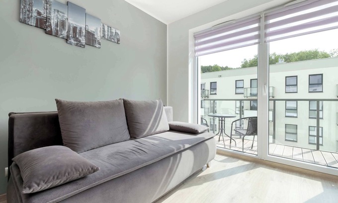 Gdynia Apartamento | Nadmorskie Tarasy 15 | Gdynia | White and Grey Apartment | Parking | Desk | Balc