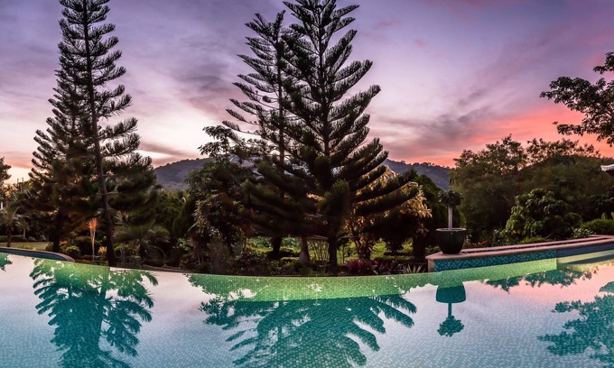 Rawai Villa | Amplia villa (6 camas) con piscina en Nai Harn, aloja 14 pers. (25 con villa 2)