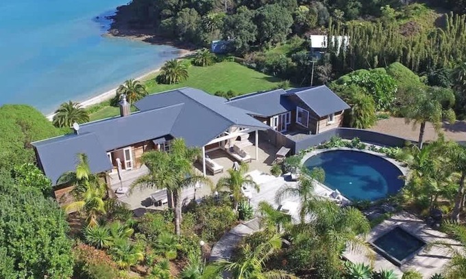 Waiheke Island Villa | Nameless Bay Lodge - Stay Waiheke