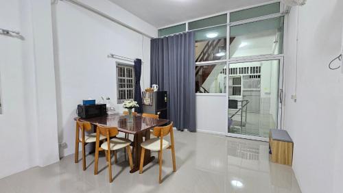 Thanon Phetchaburi Cama Y Desayuno | NAN Square