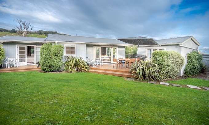 Duvauchelle Casa | Nana's Bach - Duvauchelle Holiday Home